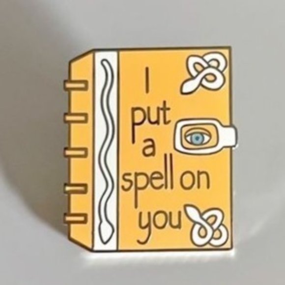 *50% OFF! Hocus Pocus spell book pin enamel gold Halloween - Picture 1 of 3